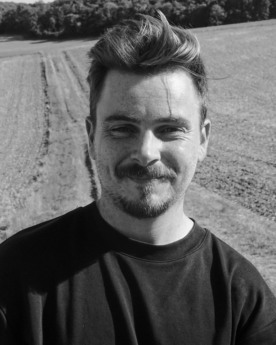 Damien, décorateur et photographe de plateau chez OVPG